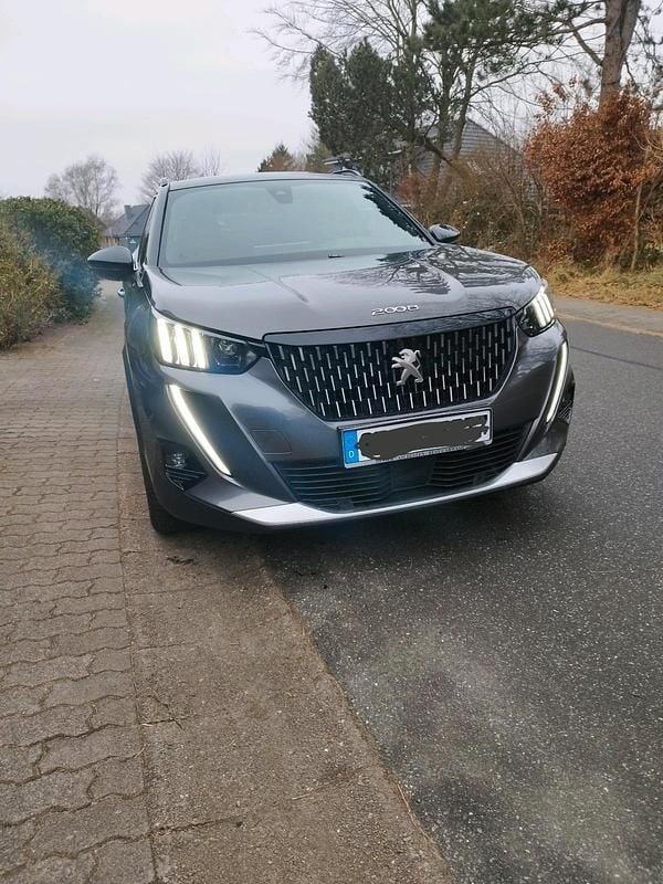 Grau Gebraucht 2021 Peugeot 2008 GT-line SUV | 18.499 € (Fairer Preis) - Bild 1/4