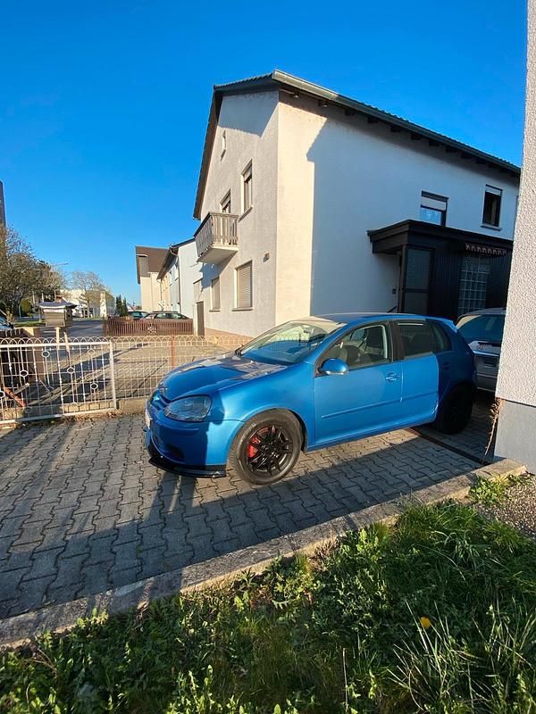 Gebraucht VW Golf V 140 PS (102 kW) 2004 Blau Kleinwagen