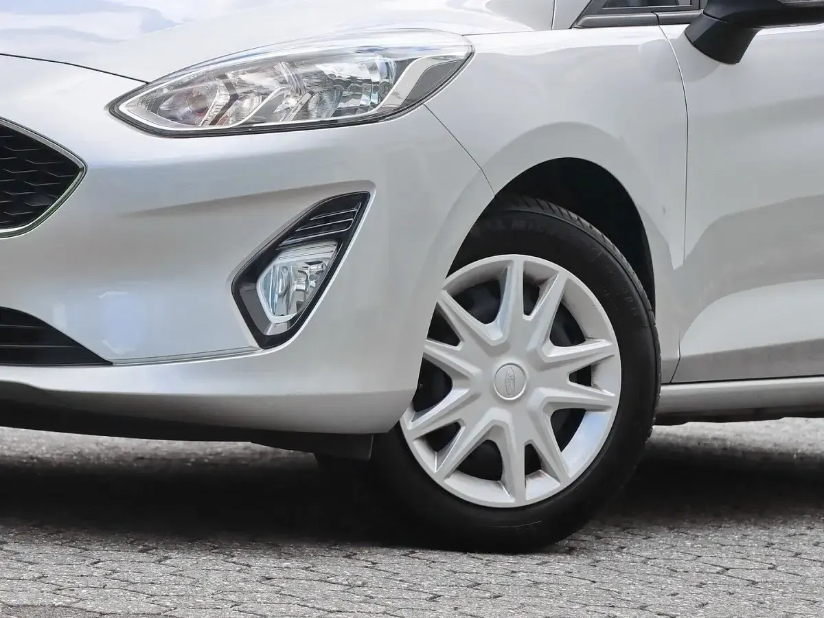 Gebraucht Ford Fiesta Cool & Connect 86 PS (63 kW) 2019 Polarsilber metallic Kleinwagen