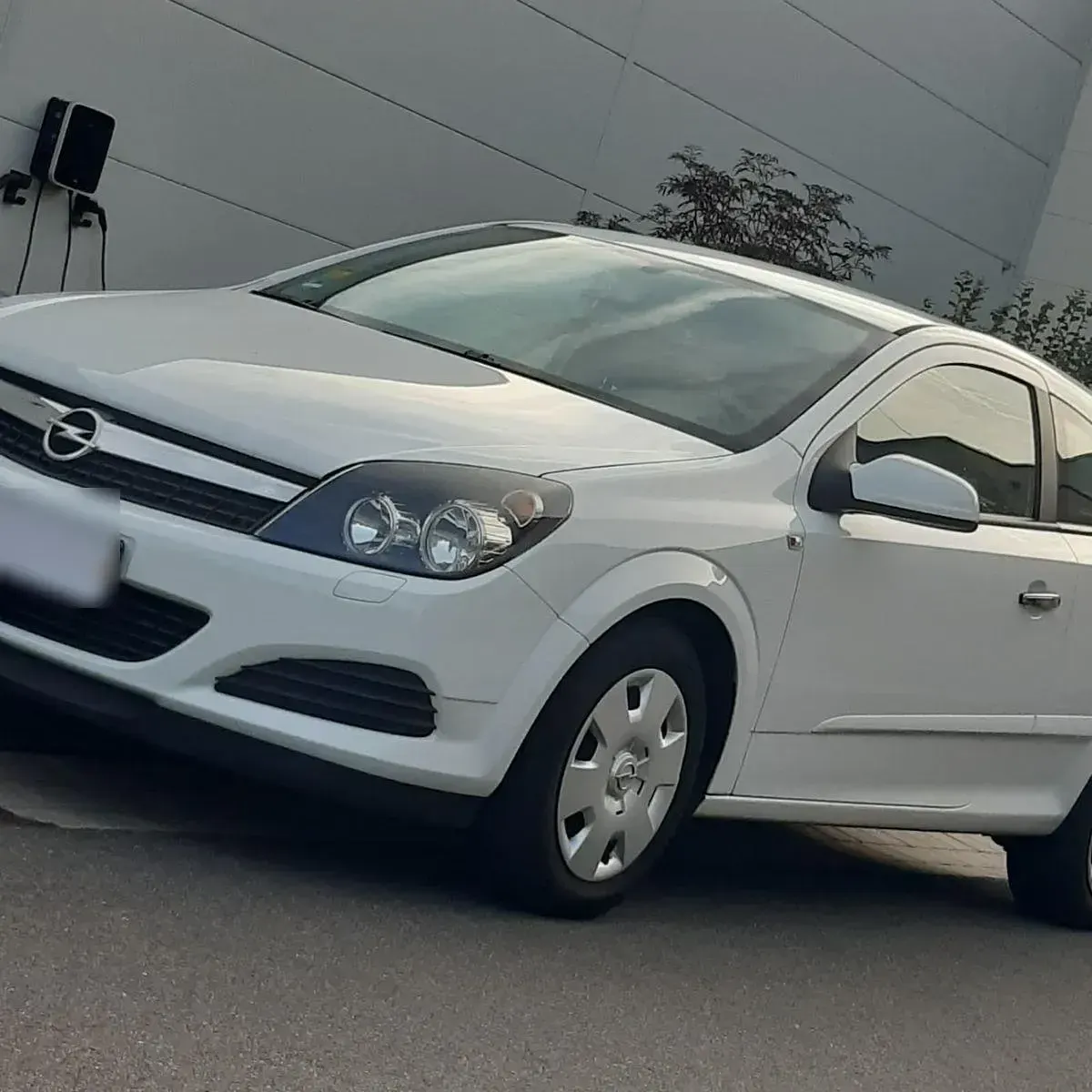 Gebraucht Opel Astra GTC Edition 90 PS (66 kW) 2009 Weiß Coupé