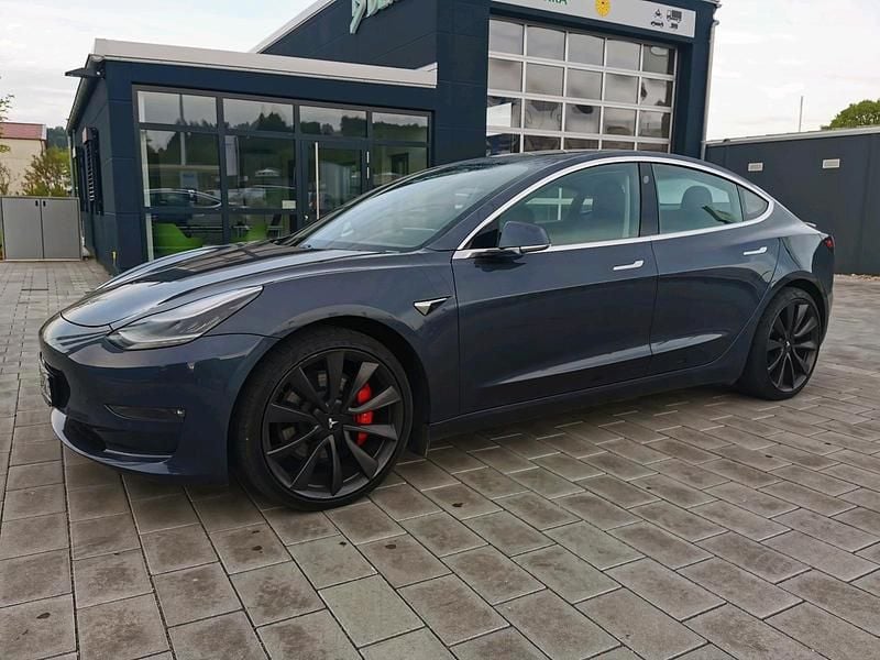 Grau Gebraucht 2020 Tesla Model 3 Performance Limousine | 22.430 € (Guter Preis) - Bild 1/4