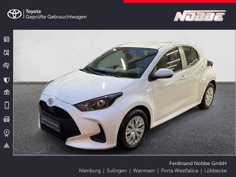 Schneeweiß Gebraucht 2022 Toyota Yaris Comfort Kleinwagen | 13.490 € (Fairer Preis) - Bild 1/4