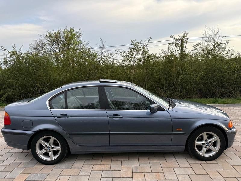 Usata BMW 323 170 CV (125 kW) 2000 Blu Berlina