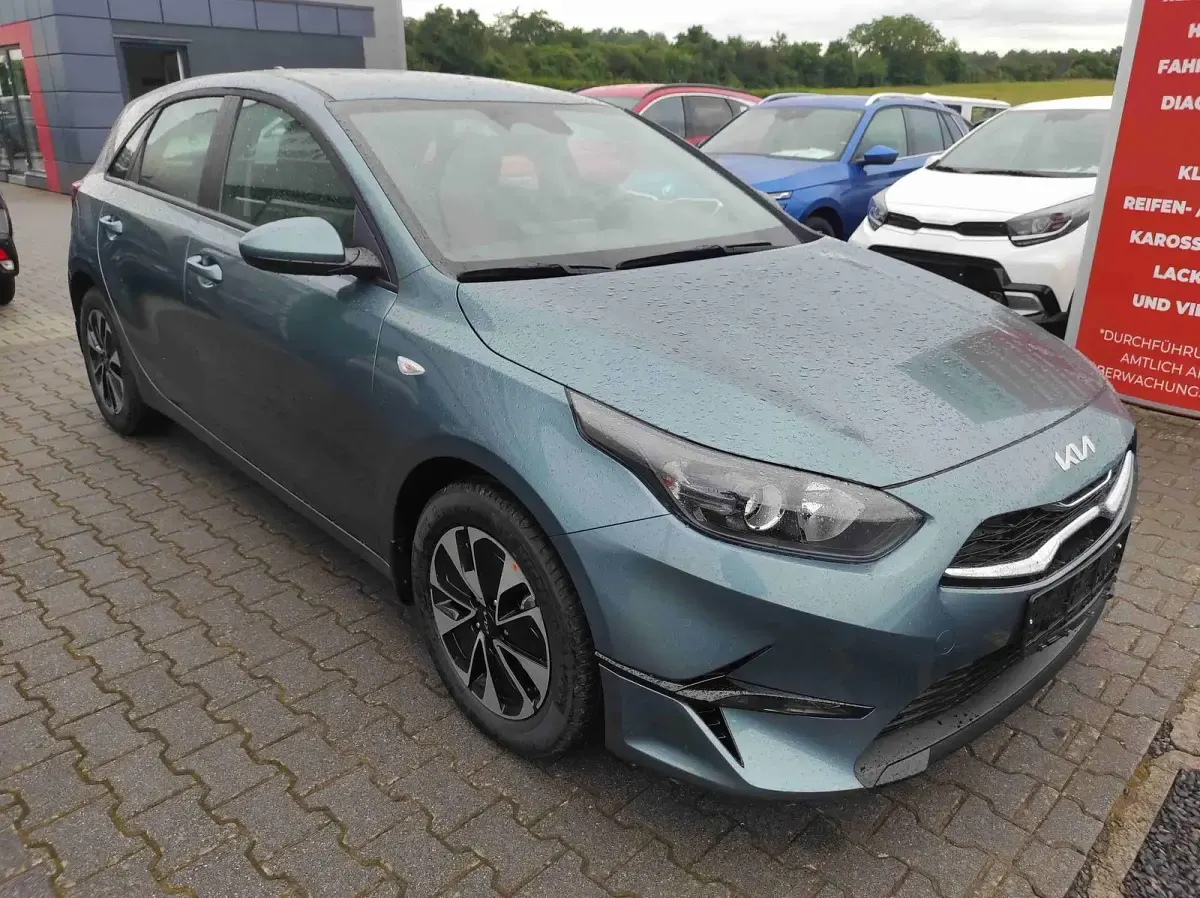 Neu Kia Ceed 140 PS (102 kW) 2025 Blau b3l Kleinwagen