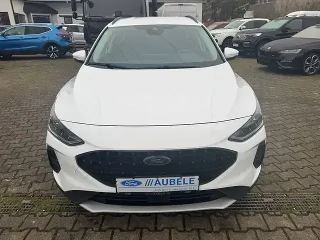 Używany Ford Focus Active X 120 KM (88 kW) 2022 Biały Sedan/Limuzyna