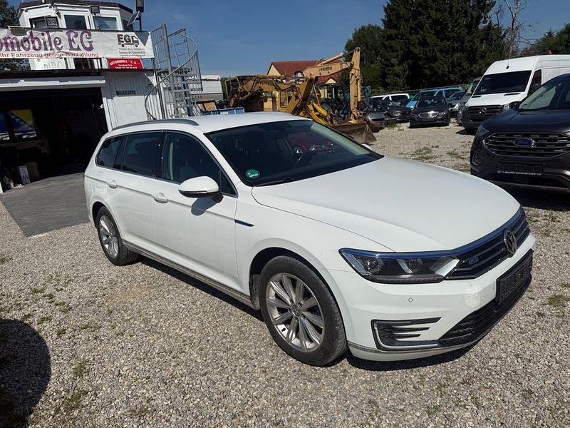 Weiß Gebraucht 2018 VW Passat GTE Kombi | 9.499 € (Teuer) - Bild 1/4