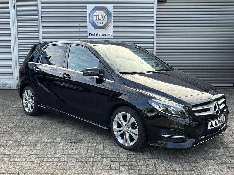 Nachtschwarz Gebraucht 2015 Mercedes B200 Van / Kleinbus | 15.500 € (Fairer Preis) - Bild 1/4