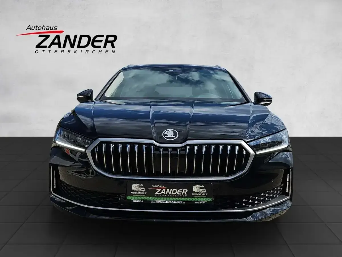 Neu Skoda Superb Selection 193 PS (141 kW) 2026 Ebony schwarz Kombi
