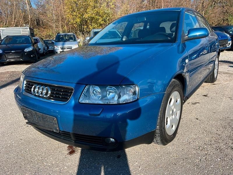 Blau Gebraucht 2002 Audi A3 Ambiente Limousine | 2.500 € (Fairer Preis) - Bild 1/4