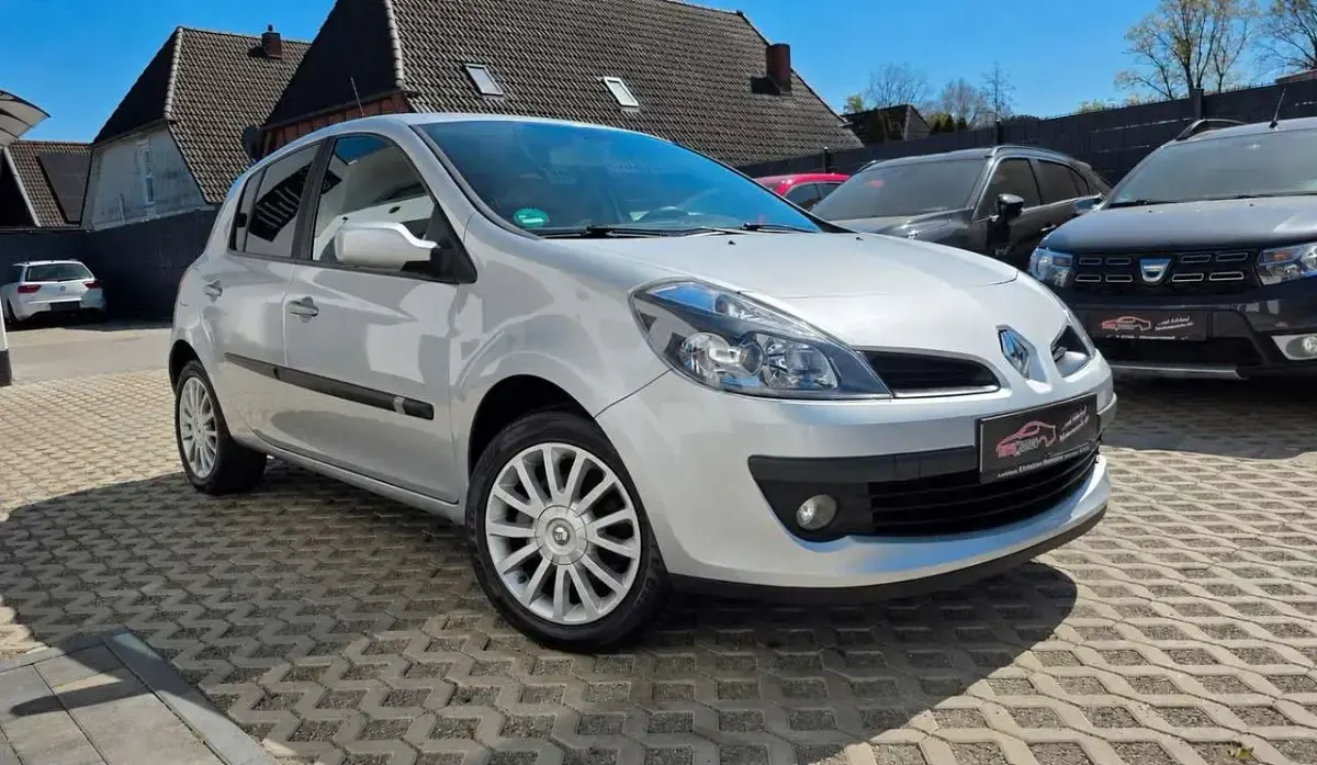 Gebraucht Renault Clio III 111 PS (81 kW) 2008 Silber Limousine