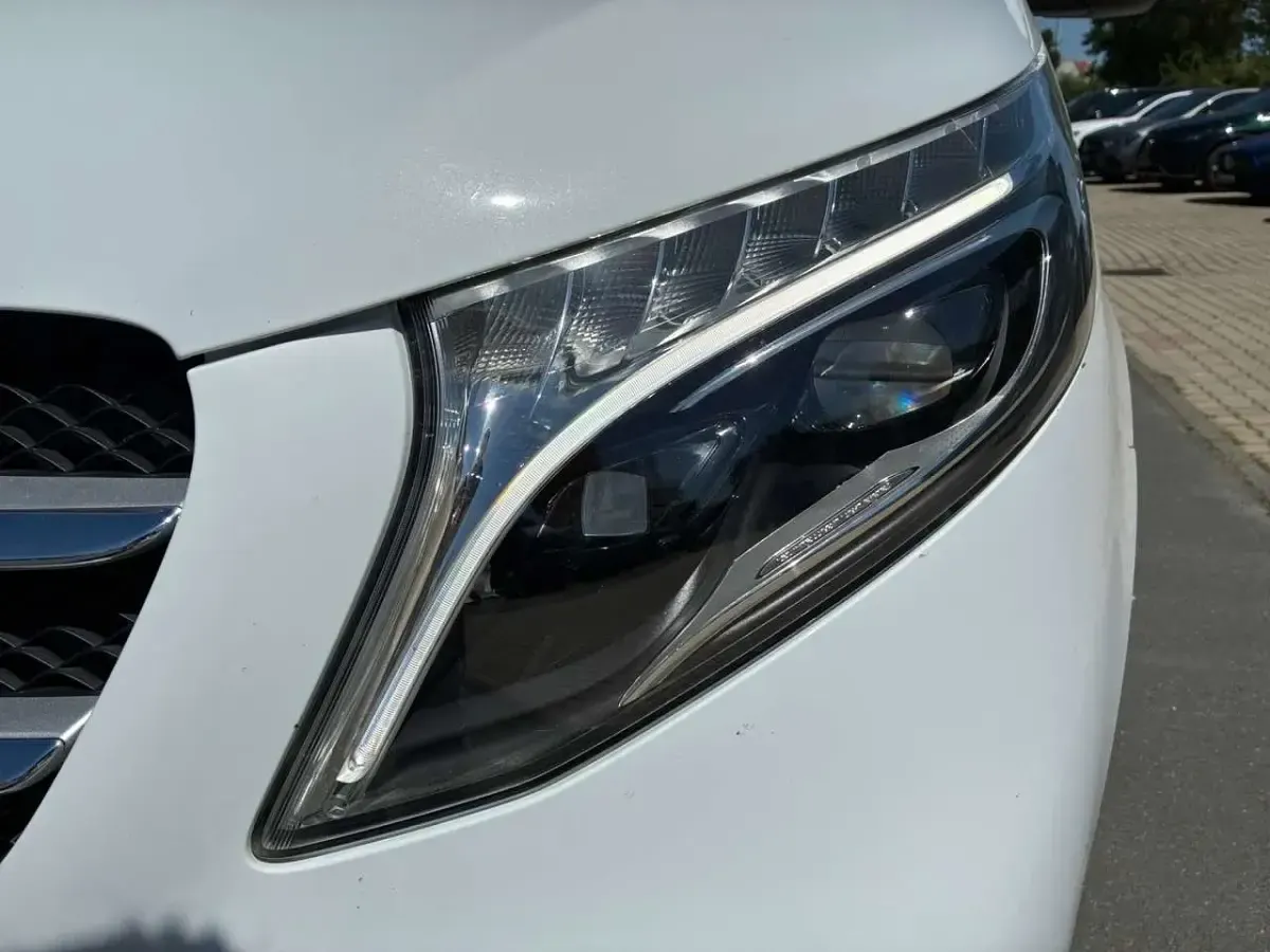 Gebraucht Mercedes V250 Edition 190 PS (139 kW) 2022 Weiß Van / Kleinbus