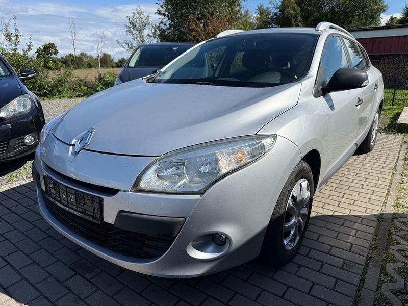Silber Gebraucht 2011 Renault Mégane III Limousine | 2.900 € (Guter Preis) - Bild 1/4