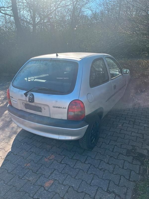 Gebraucht Opel Corsa 60 PS (44 kW) 1998 Silber Kleinwagen