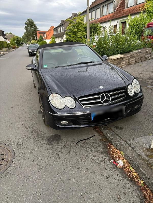 Blau Gebraucht 2010 Mercedes 200 Cabrio | 9.950 € - Bild 1/4