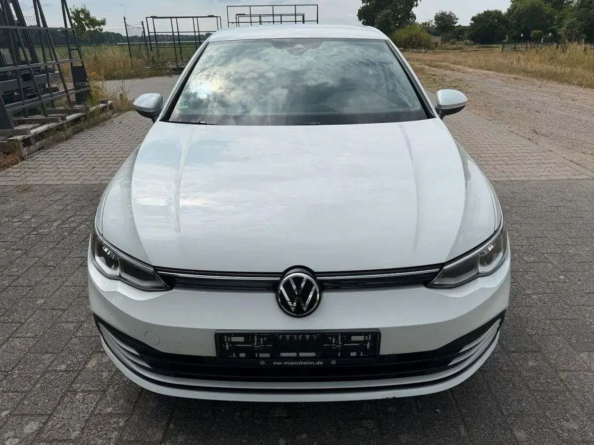 Gebraucht VW Golf VIII Basis 90 PS (66 kW) 2022 Weiß Kleinwagen