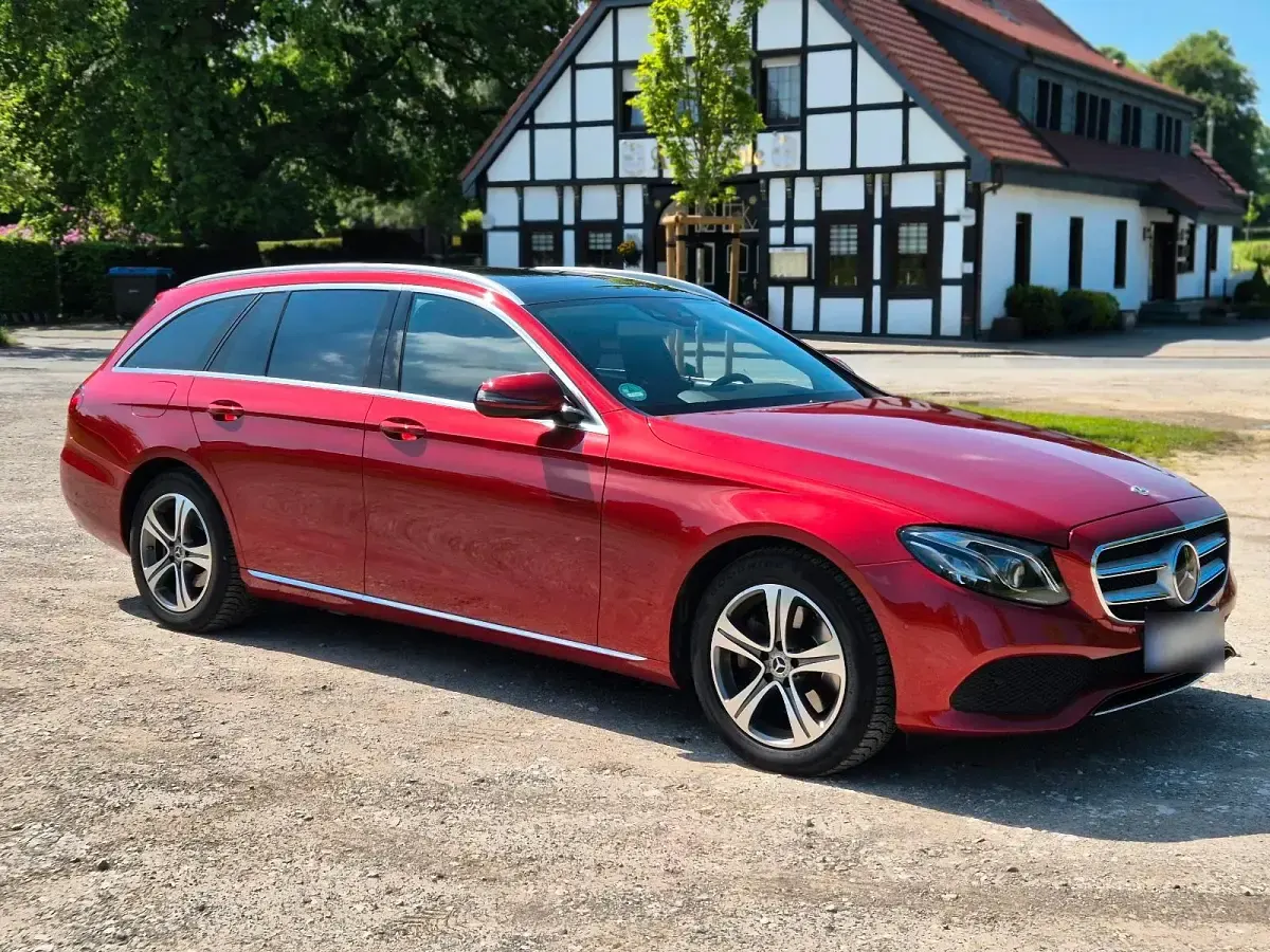 Usado Mercedes E220 194 CV (142 kW) 2017 Rojo Familiar