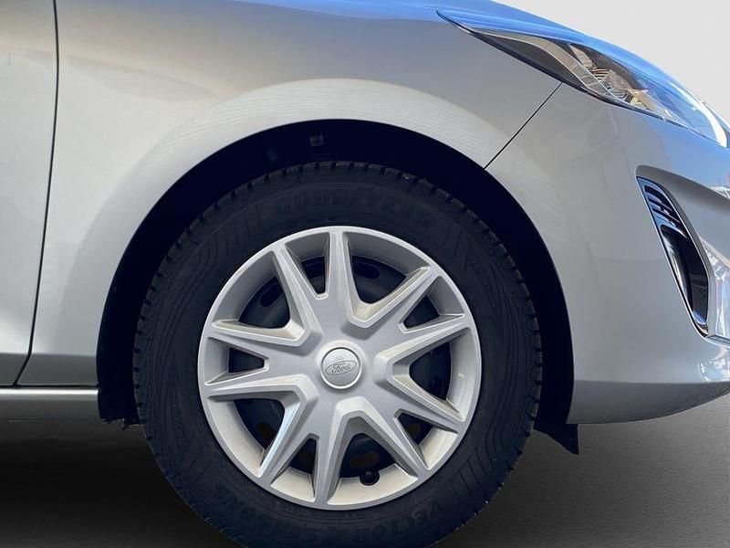 Gebraucht Ford Fiesta Cool & Connect 101 PS (74 kW) 2020 Polarsilber metallic Kleinwagen