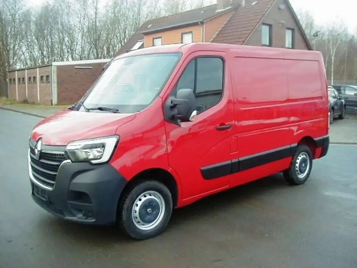 Usado Renault Master 135 CV (99 kW) 2020 Rojo Monovolumen
