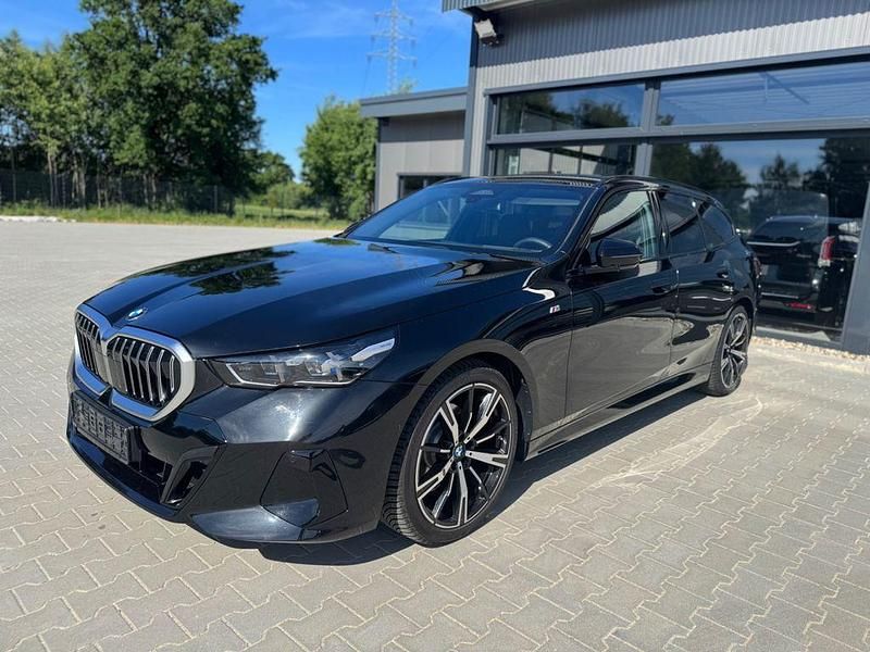 Schwarz Gebraucht 2024 BMW 520 M Sport Limousine | 52.888 € (Teuer) - Bild 1/4