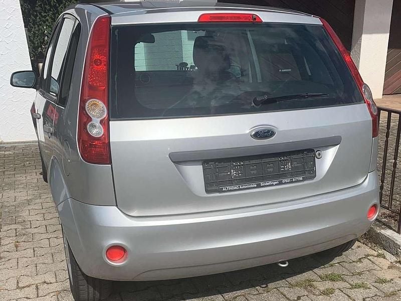 Silber Gebraucht 2007 Ford Fiesta Fun X Kleinwagen | 2.000 € (Fairer Preis) - Bild 1/4