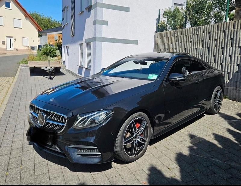 Gebraucht Mercedes E200 AMG 184 PS (135 kW) 2018 Schwarz Coupé