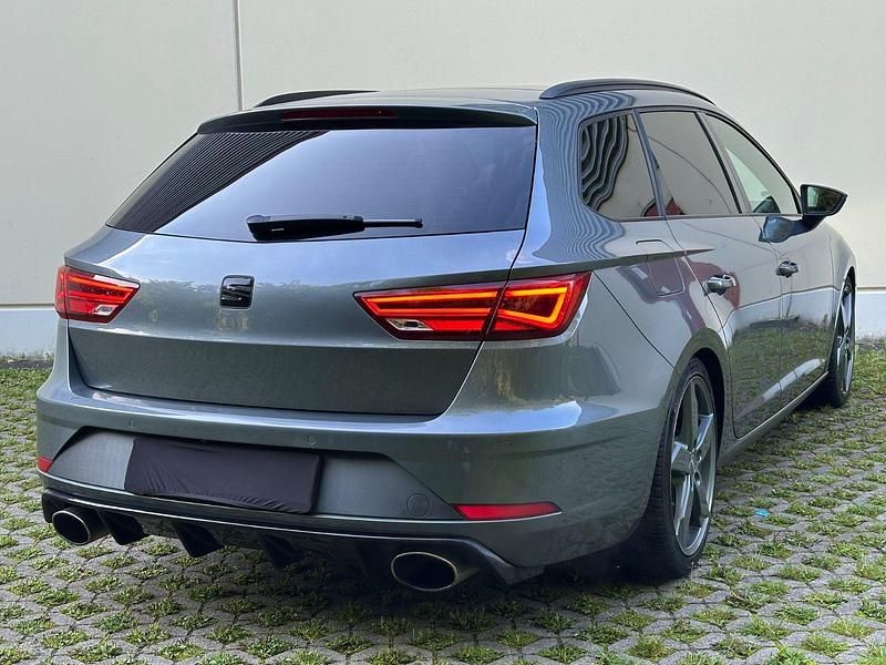 Grau Gebraucht 2017 Seat Leon ST FR Kombi | 17.690 € (Fairer Preis) - Bild 1/4