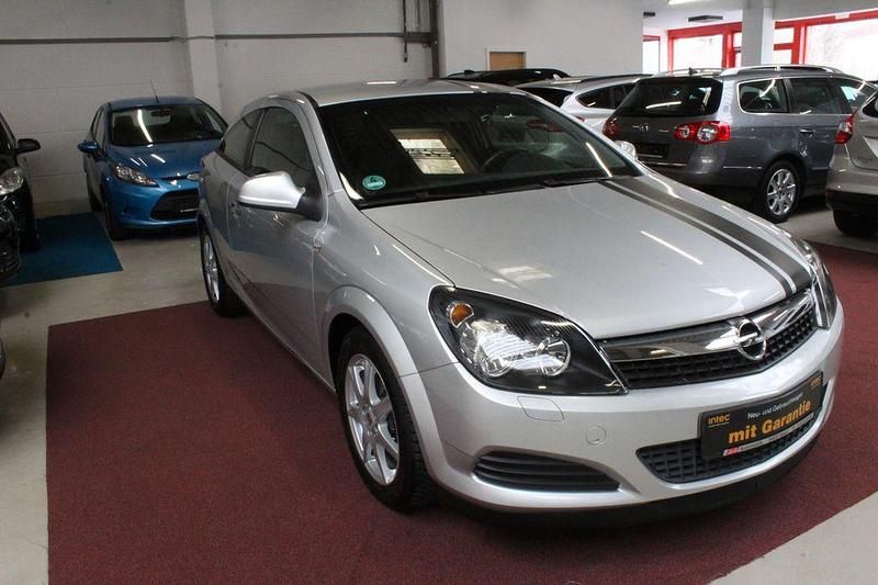 Gebraucht Opel Astra GTC Selection 90 PS (66 kW) 2010 Silber Coupé