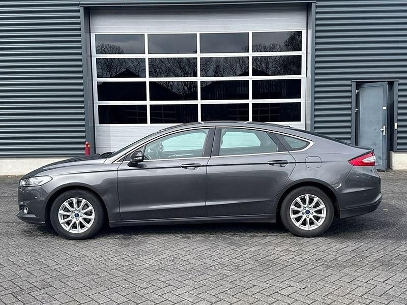 Gebraucht Ford Mondeo Trend 160 PS (117 kW) 2016 Grau Limousine