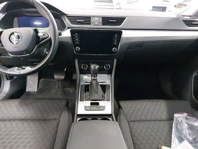 Używany Skoda Superb 218 KM (160 kW) 2023 Czarny Kombi