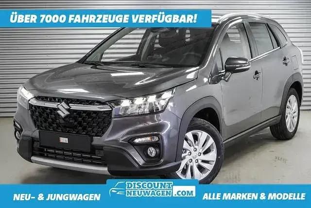 Titanium grau metallic (zzz) Neu 2025 Suzuki SX4 S-Cross GL SUV | 23.890 € - Bild 1/4