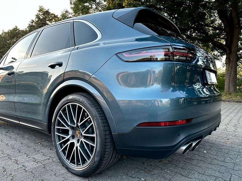 Blau Gebraucht 2018 Porsche Cayenne S SUV | 55.800 € (Guter Preis) - Bild 1/4