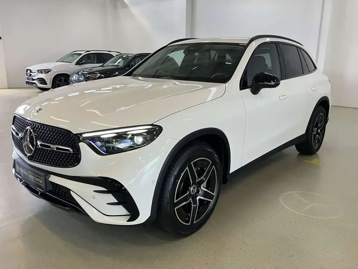 Gebraucht Mercedes GLC220 AMG 197 PS (144 kW) 2025 Unilack polarweiß SUV