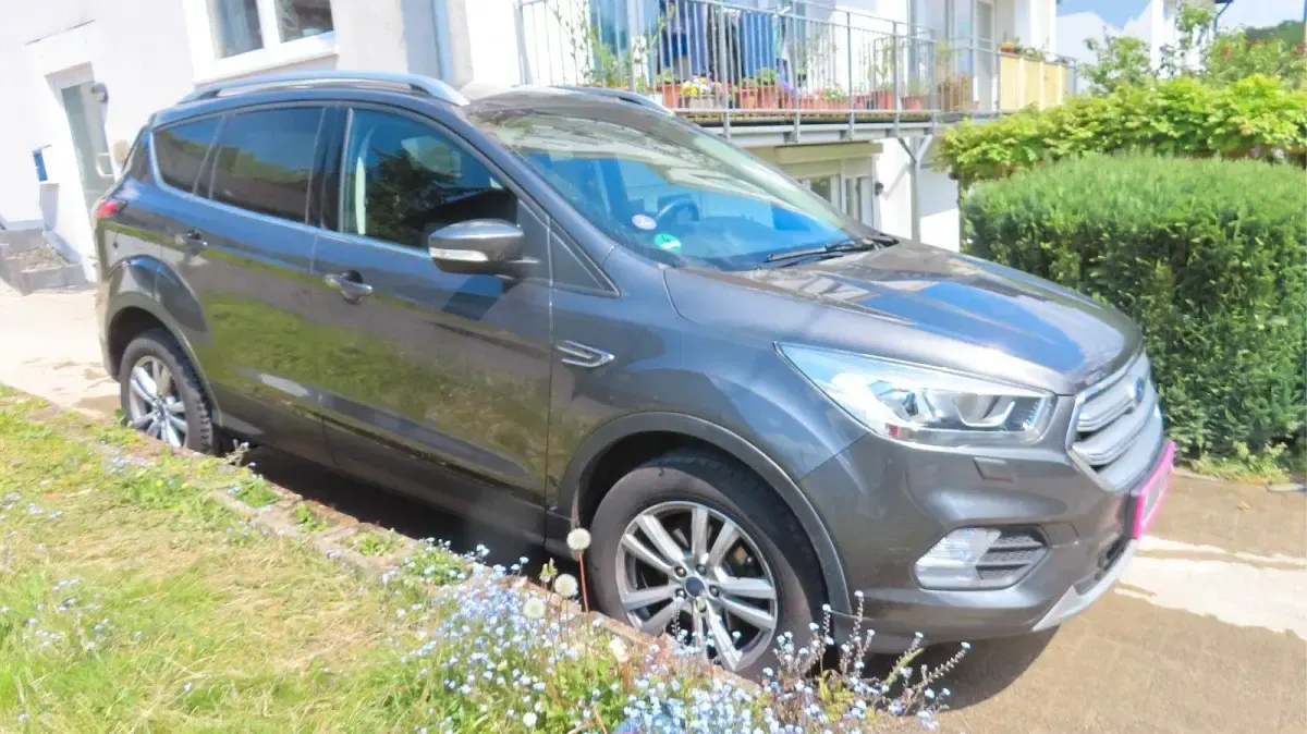 Gebraucht Ford Kuga Titanium 150 PS (110 kW) 2018 Grau SUV