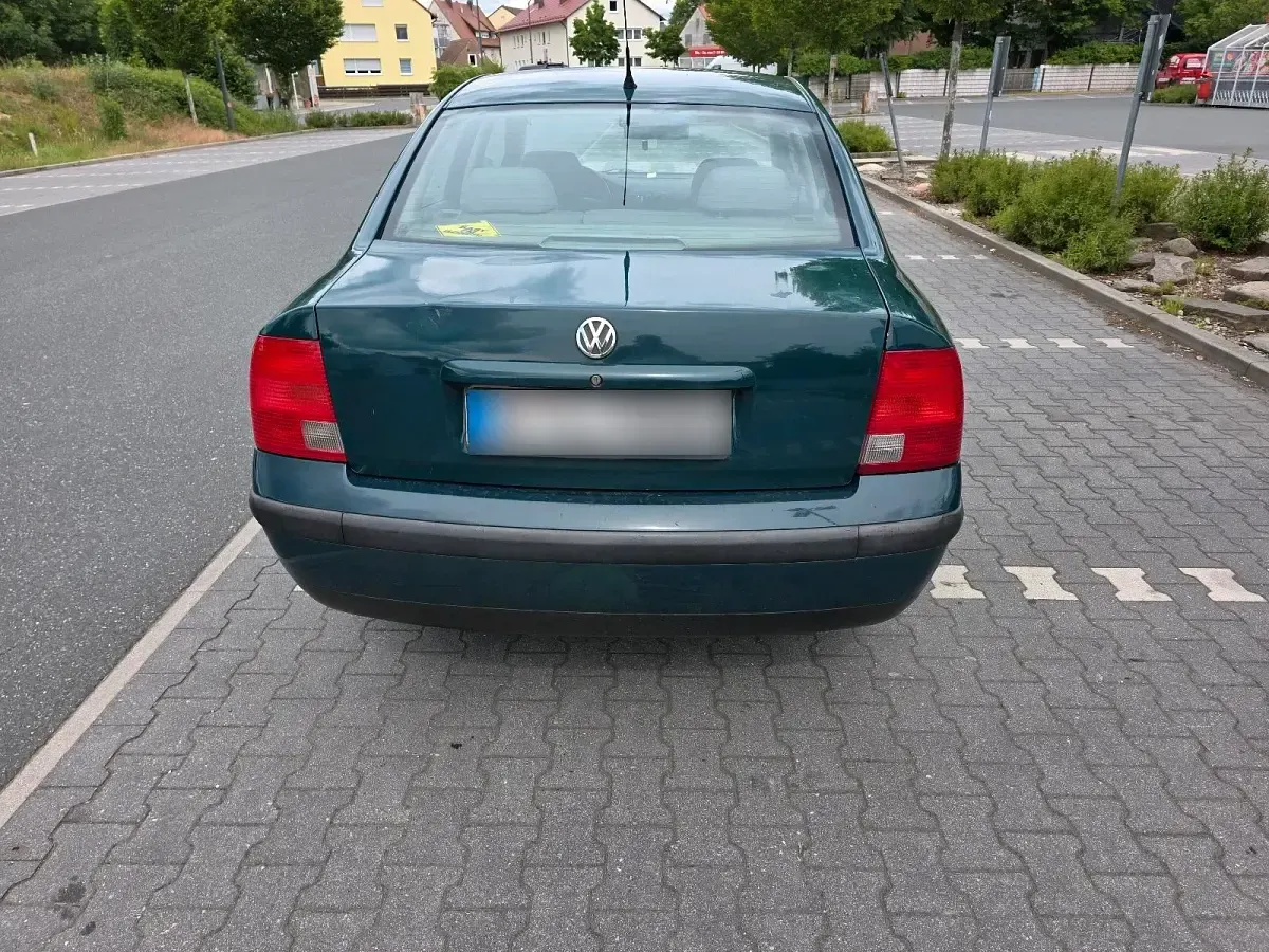 Gebraucht VW Passat 90 PS (66 kW) 1998 Grün Limousine