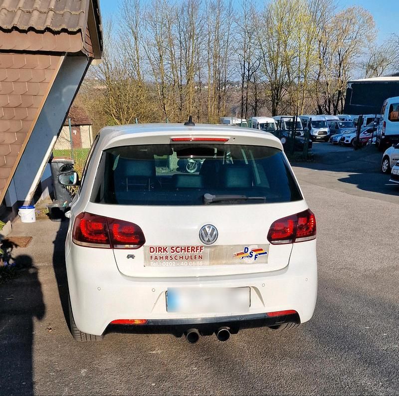 Gebraucht VW Golf VI R 250 PS (183 kW) 2011 Weiß Kleinwagen