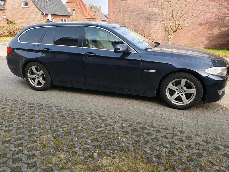 Gebraucht BMW 525 218 PS (160 kW) 2012 Blau Kombi