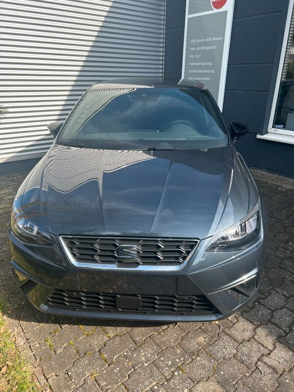 Grau Neu 2025 Seat Ibiza FR Limousine | 22.990 € (Guter Preis) - Bild 1/4