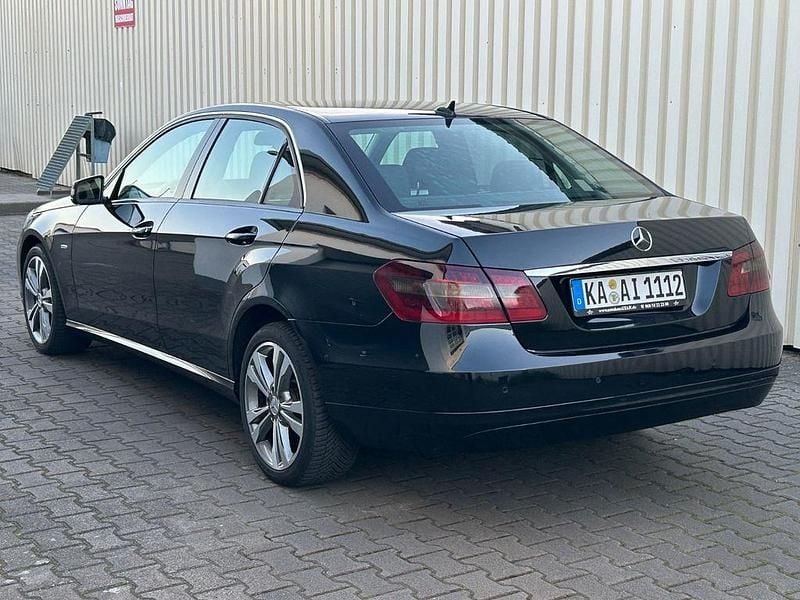 Second-hand Mercedes E220 170 CP (125 kW) 2010 Negru Berlinǎ