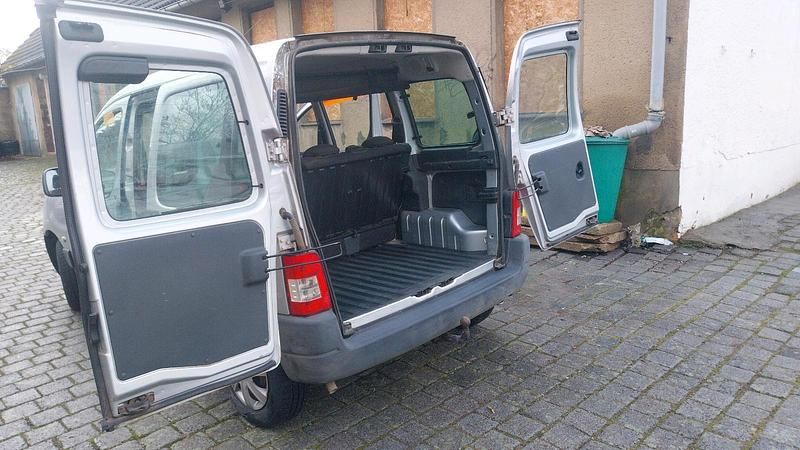 Gebraucht Citroën Berlingo 75 PS (55 kW) 2009 Silber Van / Kleinbus