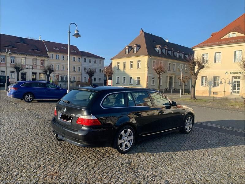 Gebraucht BMW 530 235 PS (172 kW) 2008 Schwarz Kombi