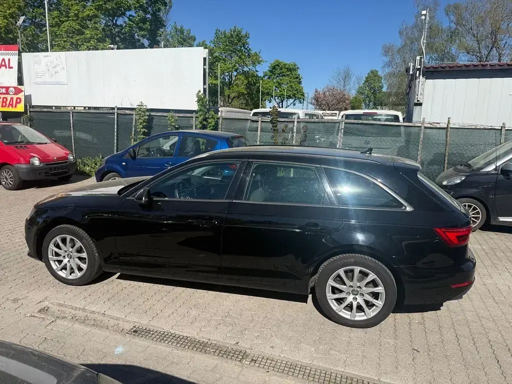 Gebraucht Audi A4 Basis 150 PS (110 kW) 2017 Schwarz Kombi