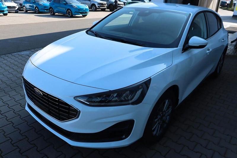 Neu Ford Focus Titanium 155 PS (114 kW) 2025 Weiß Limousine