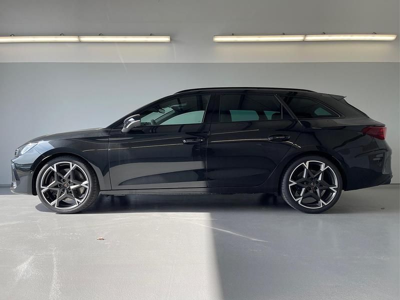 Neu Cupra Leon VZ3 333 PS (244 kW) 2025 [0e0e] midnight schwarz metallic [0e0e] midnight schwarz metallic Limousine