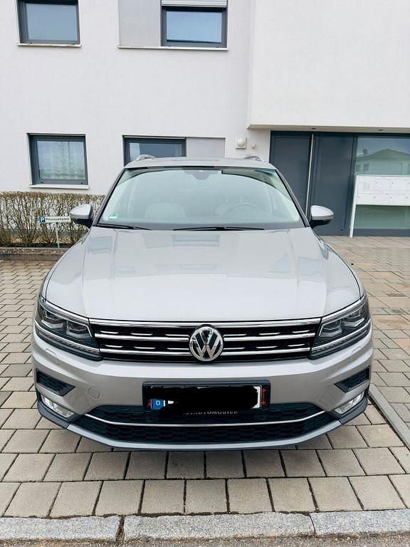 Grau Gebraucht 2016 VW Tiguan Highline SUV | 22.200 € (Teuer) - Bild 1/4