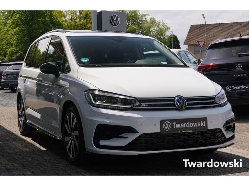 Weiss Gebraucht 2024 VW Touran Highline Van / Kleinbus | 40.790 € (Teuer) - Bild 1/4