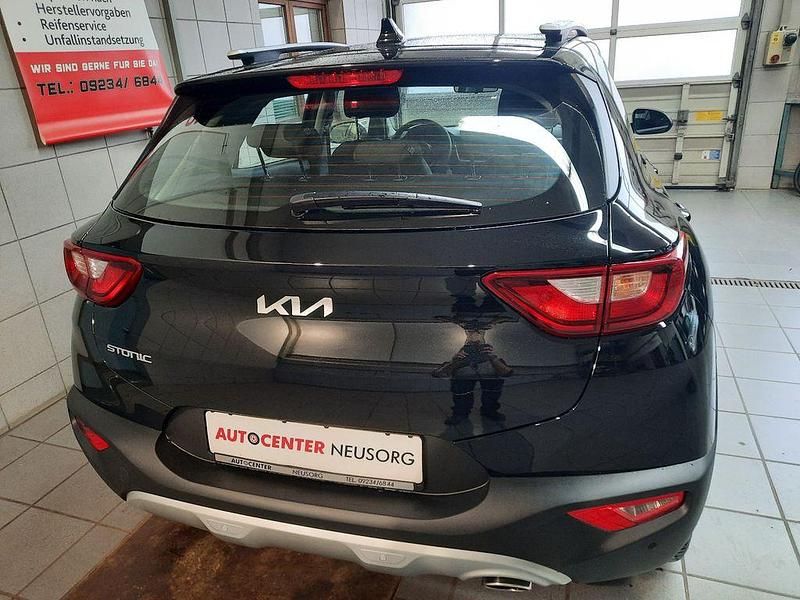 Neu Kia Stonic 79 PS (58 kW) 2025 Schwarz SUV