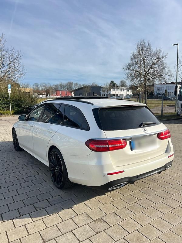 Gebraucht Mercedes E220 AMG 194 PS (142 kW) 2020 Weiß Kombi