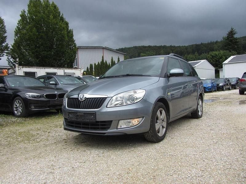 Grau Gebraucht 2013 Skoda Fabia Fresh Kombi | 5.990 € (Fairer Preis) - Bild 1/4