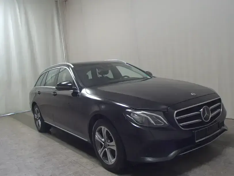 Usado Mercedes E220 Avantgarde 194 CV (142 kW) 2019 Negro Familiar