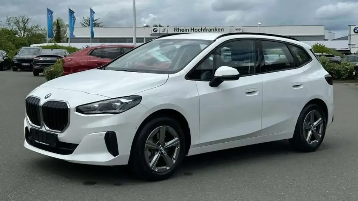 Gebraucht BMW 220 Active Tourer 156 PS (114 kW) 2025 Weiß Van / Kleinbus